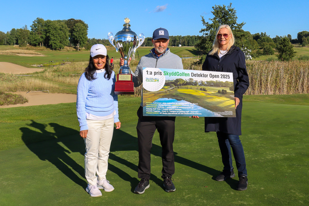 Skyddgolfen Detektor Opens stora vinnare Jim Abrahamsson frn Great Security tillsammans med Deniz Baykal frn AR Media International och Monika Johannesen Widholm frn Stockholmsmssan.